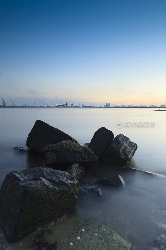 neuwe Waterweg河沿岸多变的海景